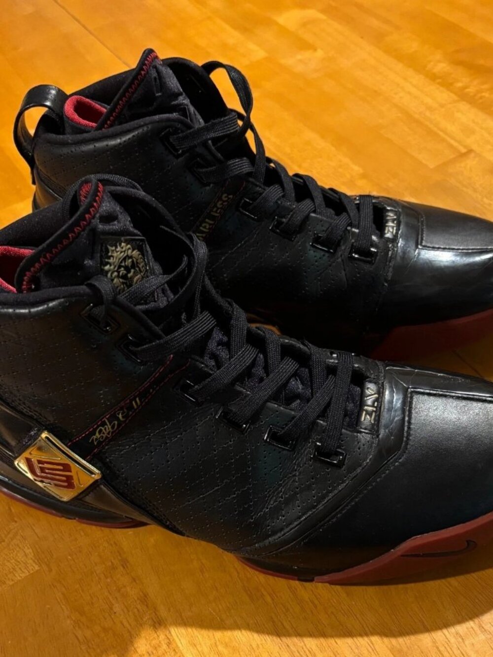 100% Authentic 2007 Nike LeBron 5 Black Crimson Metallic Gold Size 12 US Men's